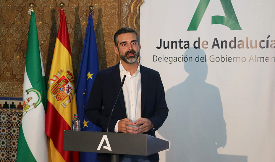 El portavoz del Gobierno, Ramón Fernández-Pacheco, durante la rueda de prensa ofrecida este viernes en Almería.
